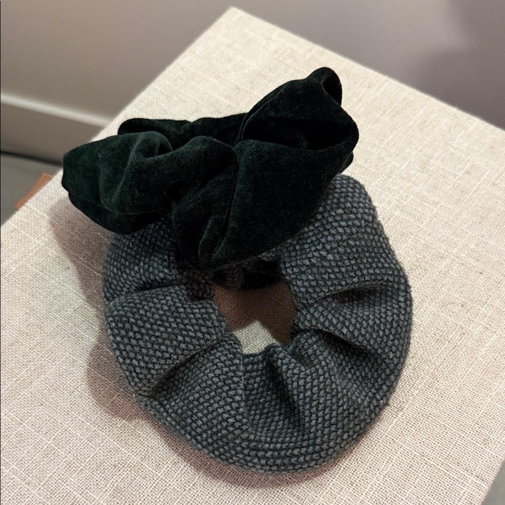 Kitsch scrunchies large velvet forest green and Textured set of two Duo green